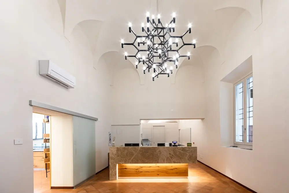 Bonacolsi Collection , Mantegna Hotels