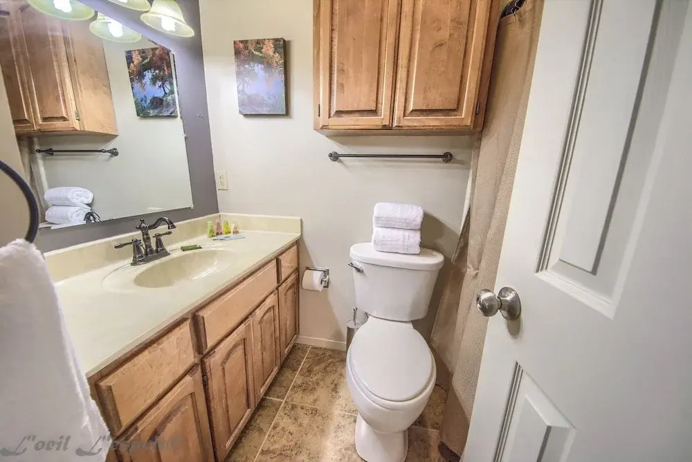 Seele Street River B11 2 Bedroom Condo by RedAwning