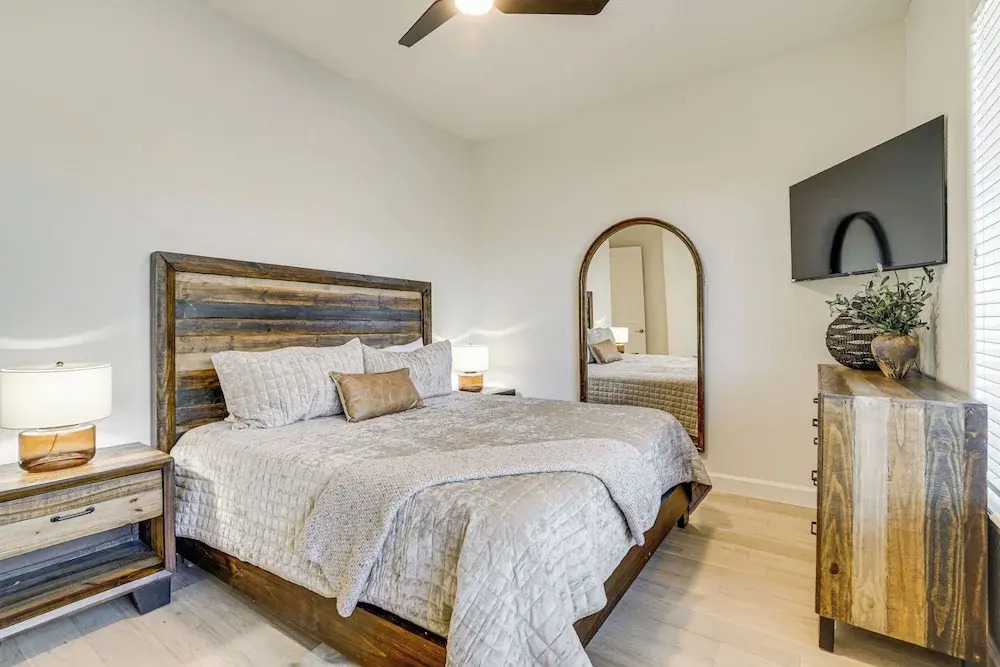 Outdoor Oasis: Spacious Family Escape in Goodyear!