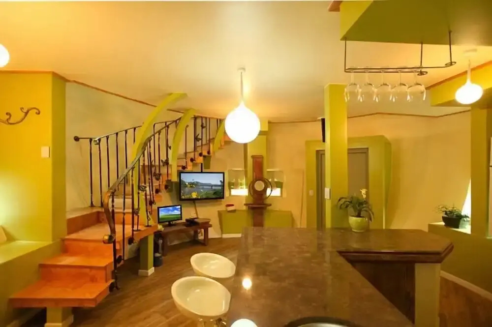 Apple farm stay