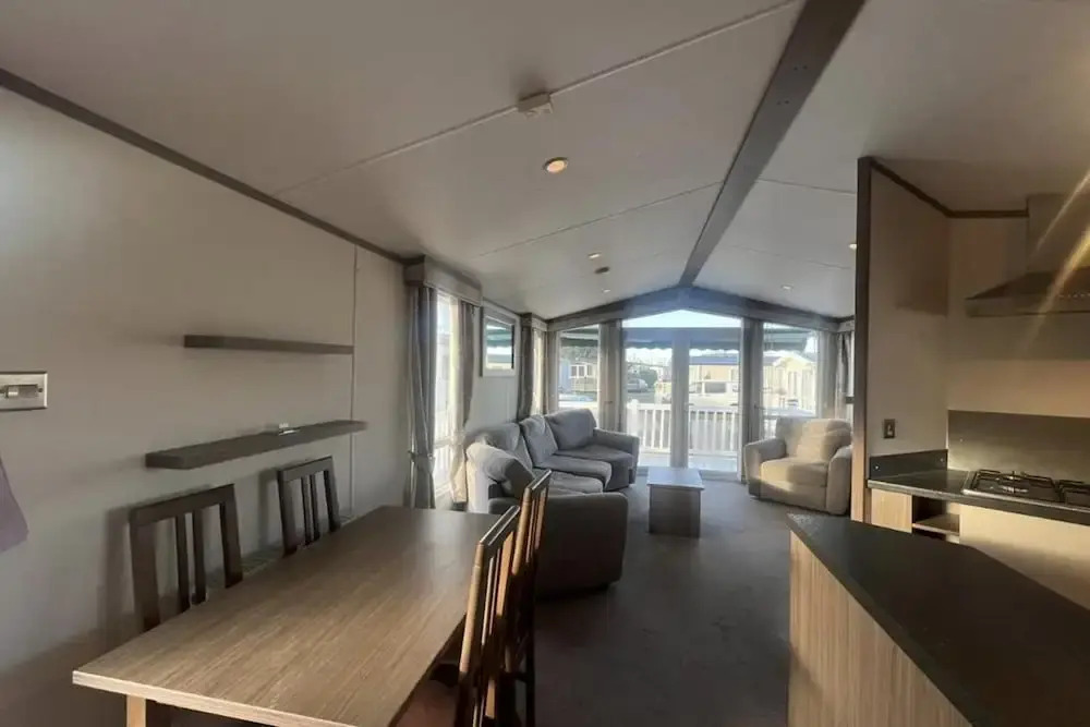 2 bed Platinum-sleeps 6-decking-free Parking