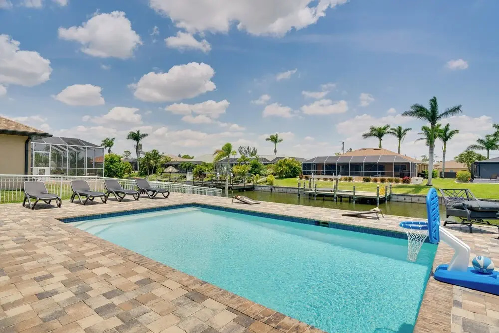 Pool & Gulf Access Canal: Chic Cape Coral Home!