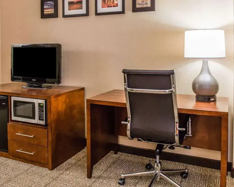 Comfort Inn & Suites
