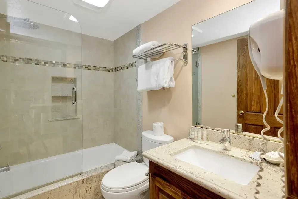 Forest Shores Lake View Condo #2250