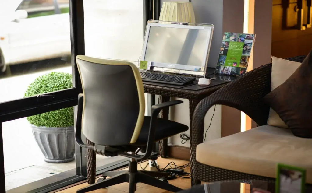 iCheck inn Gems Center Silom