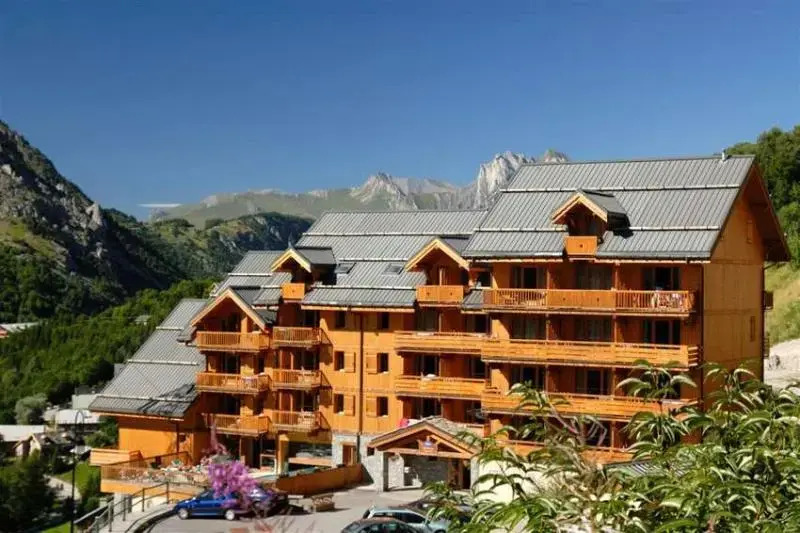 Résidence Odalys Le Hameau et les Chalets de la Vallée dOr