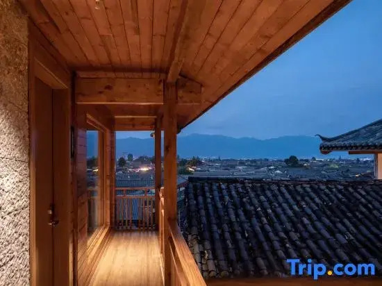 Panoramic View of Snow Mountain in Shanye Rizhao Jinshan (Lijiang Ancient City Branch)