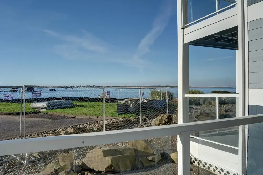 Waters Edge 105
