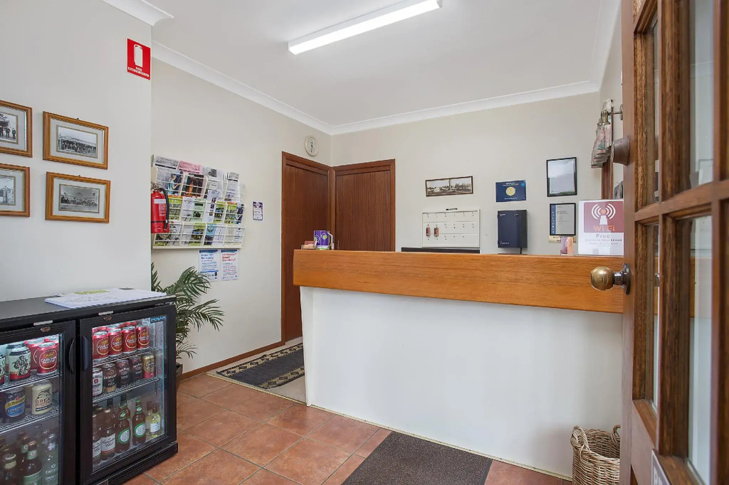 Manifold Motor Inn