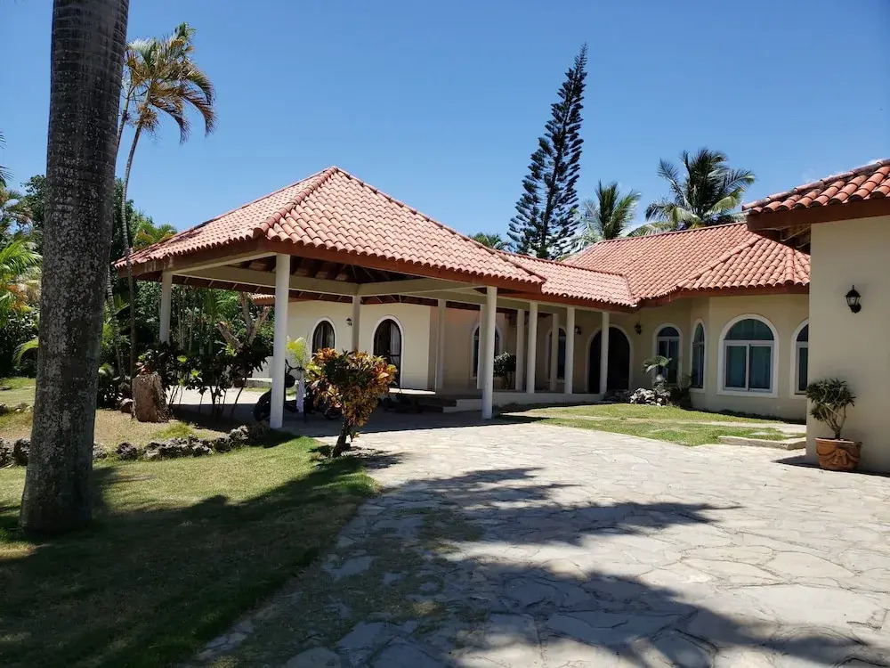 Villa 6 Bedrooms Guests Friendly