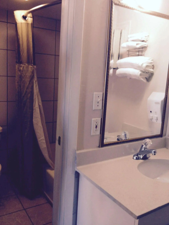 Budget Inn East