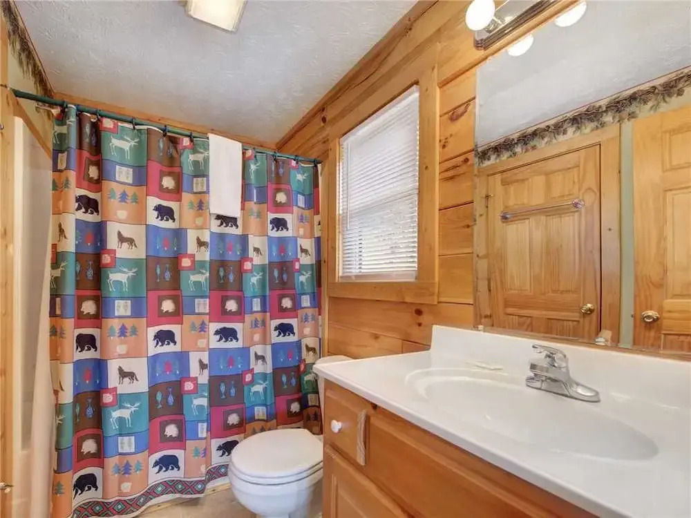 Peace N Quiet 3 Bedroom Home with Hot Tub