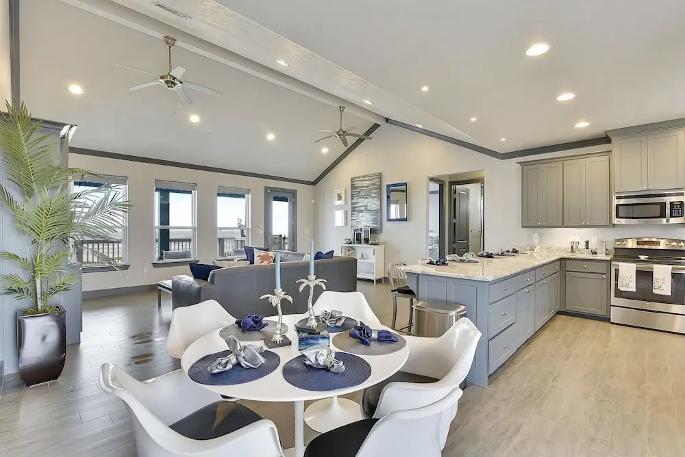 Honu Beachfront House 3 Bedrooms 2 Bathrooms Home