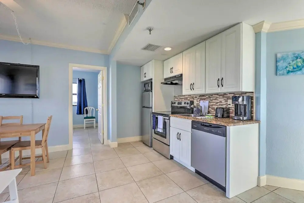 Orlando Condo w/ Balcony: 1.3 Miles to Universal!