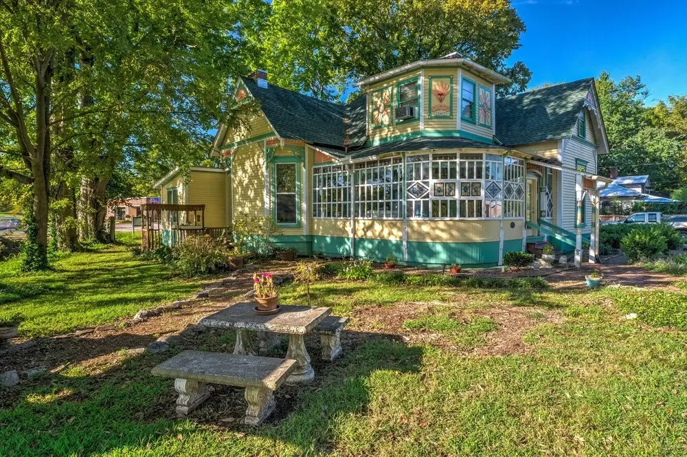 Russellville House w/ Garden - Walk to Main Street