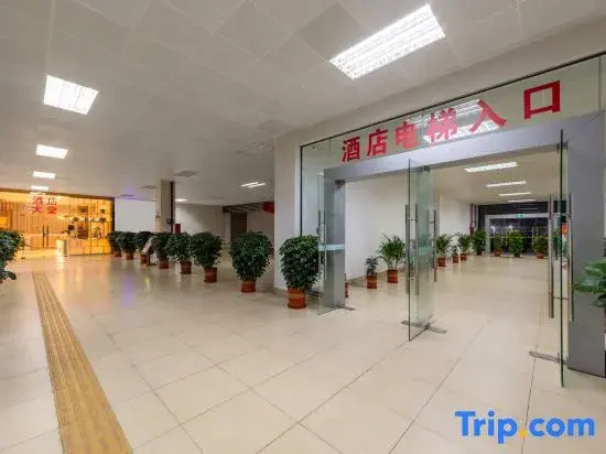 Yuanlong Hotel (Zhuhai Nanshui Bus Station)