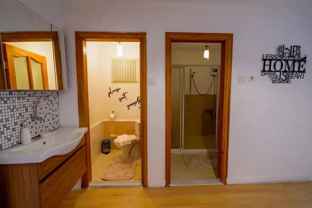 Central Flat with Balcony and Terrace in Muratpasa
