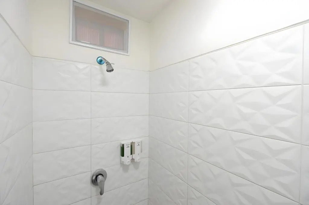 RedDoorz Plus near Paragon Mall Semarang