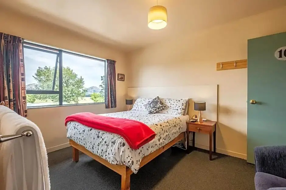 Kakapo Lodge