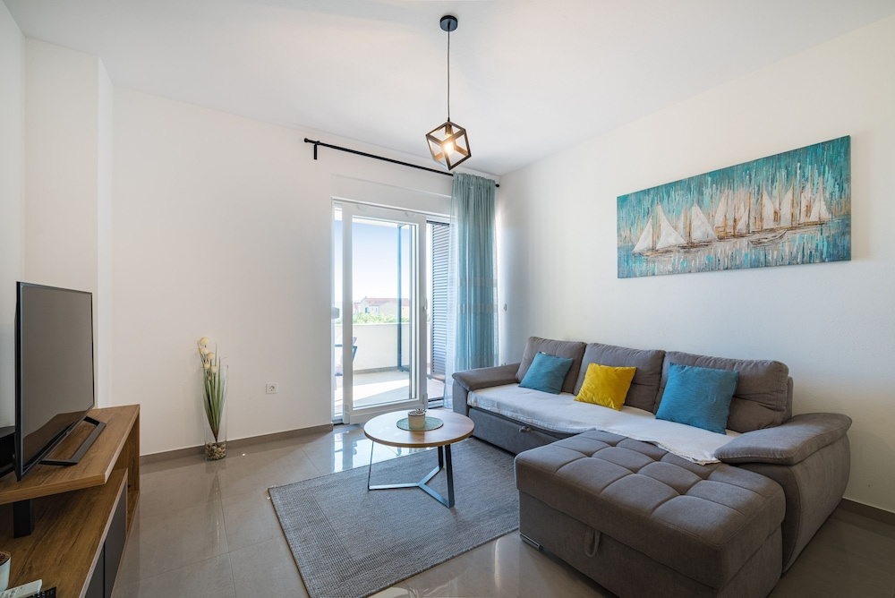 Apartment Vista Mare 2 With Heated Pool