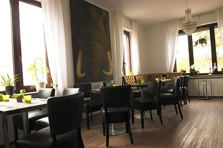 Lazarus Hotel & Restaurant