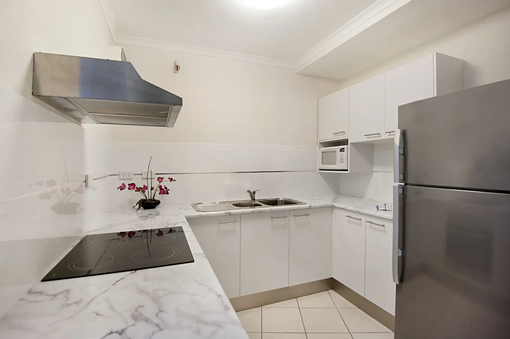 Surfers International Apartments