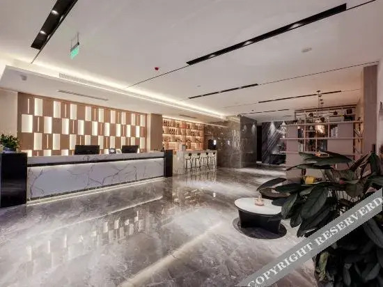 Yihai Hotel (Zhengzhou South China City Longhu Jinyi City Shopping Center Branch)