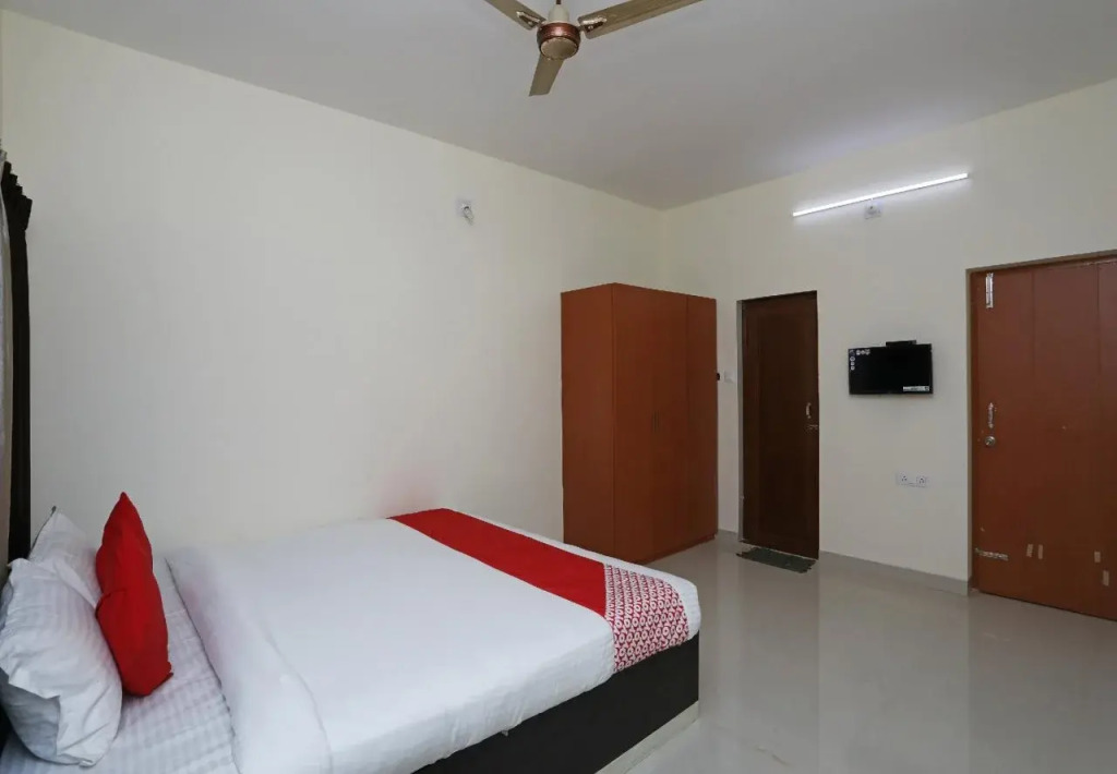 Oyo 15204 Sai Corporate Inn