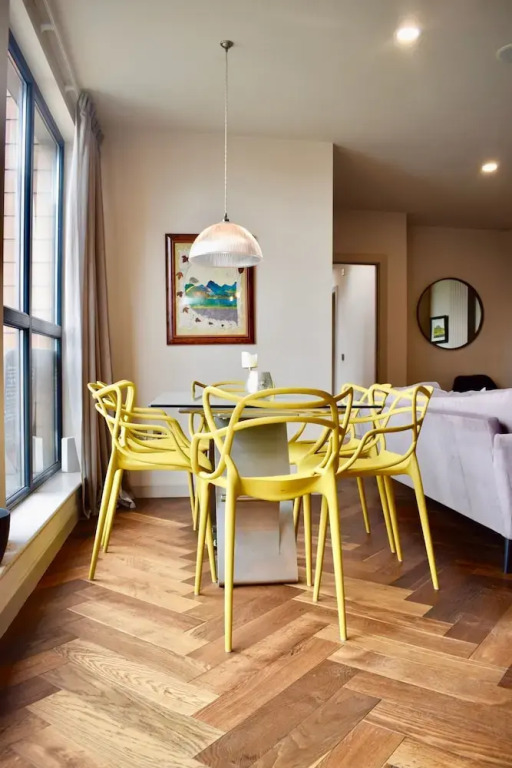 Contemporary 2 Bedroom Apartment Near Ifsc