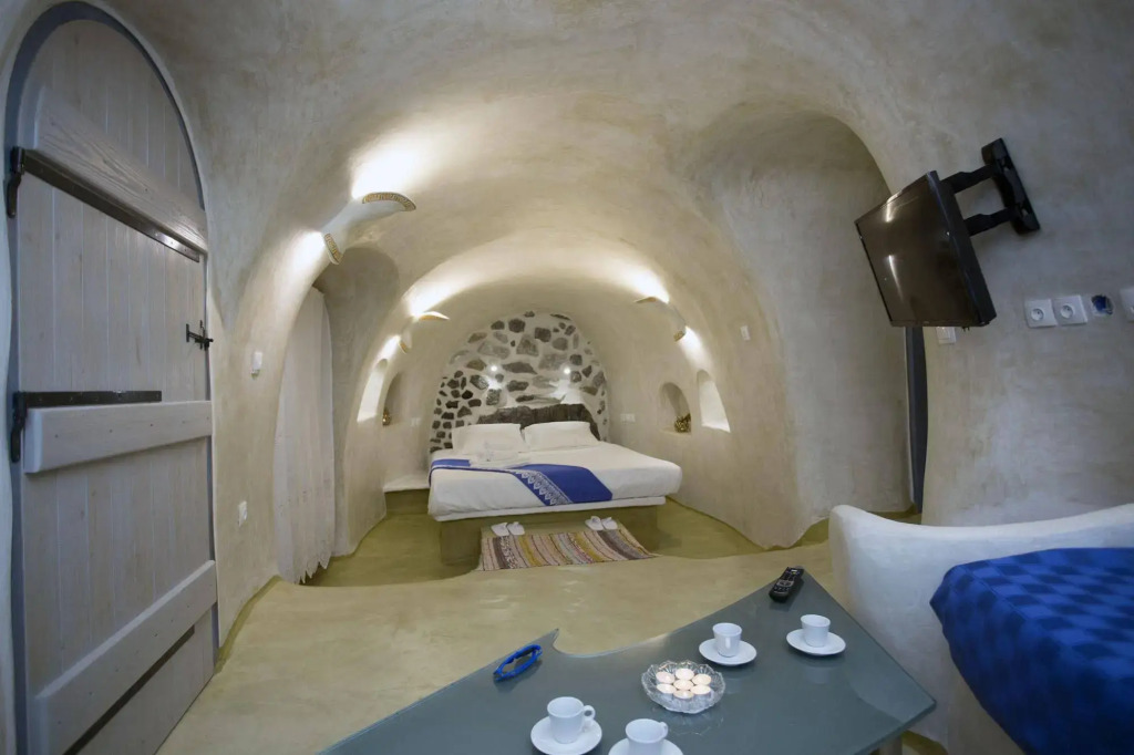 Aura Caves