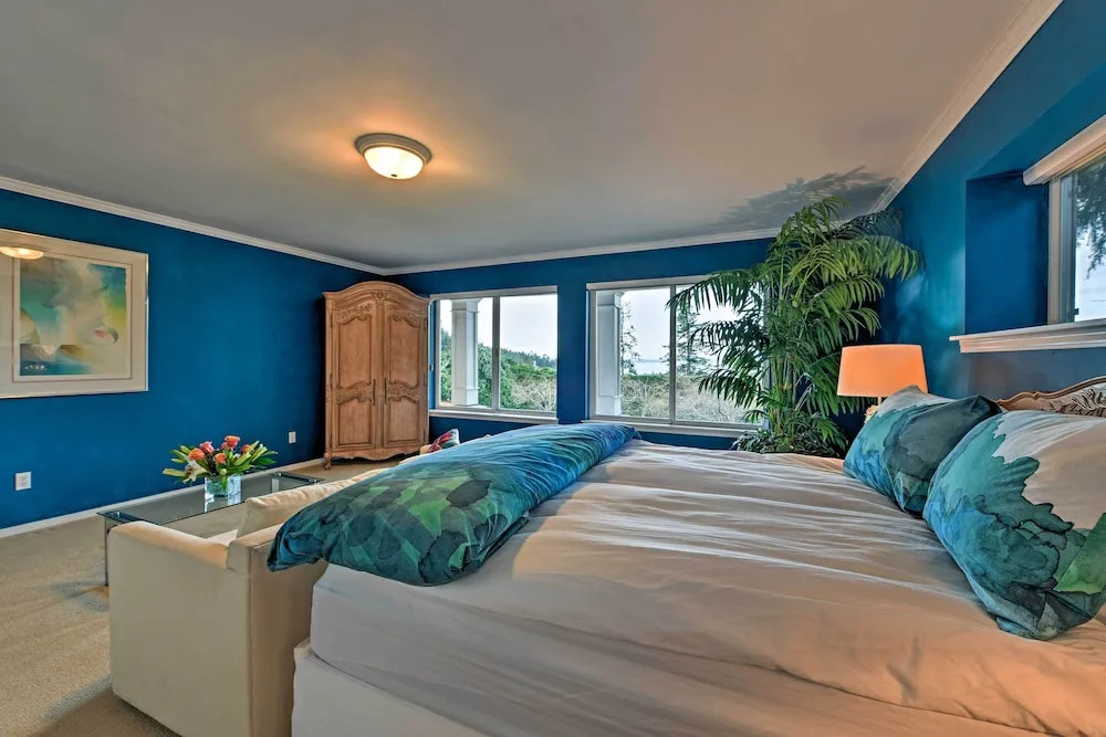 Airy Home Near Anacortes w/ San Juan de Fuca Views