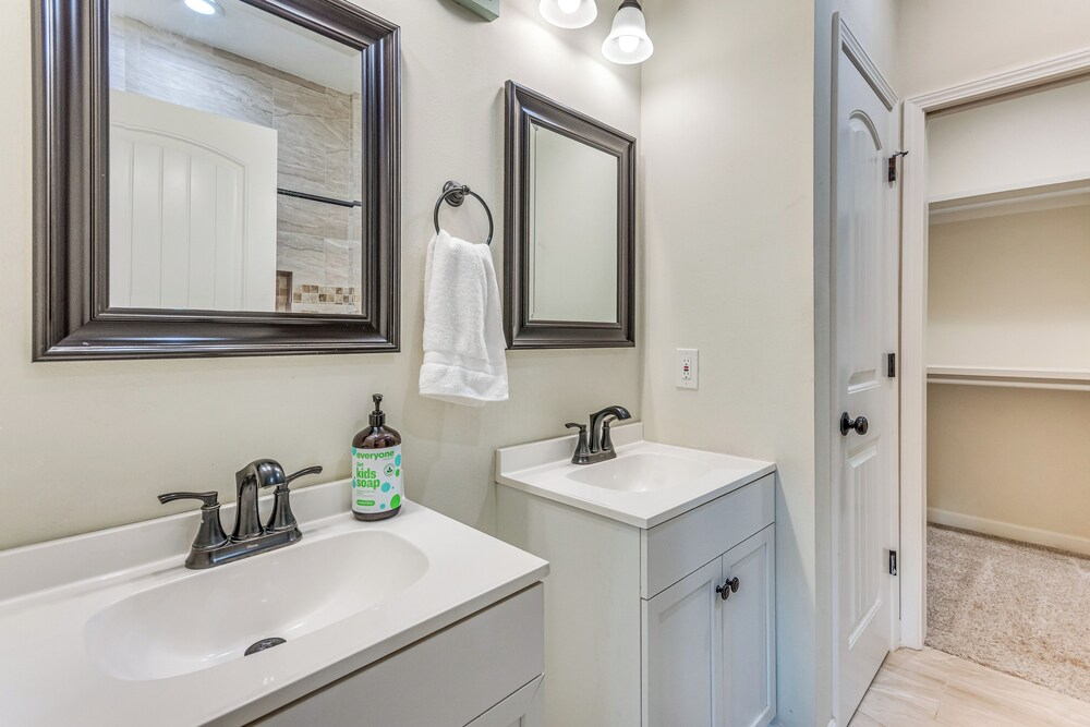 < 2 Mi to Dtwn! Quiet Family Home in Pensacola