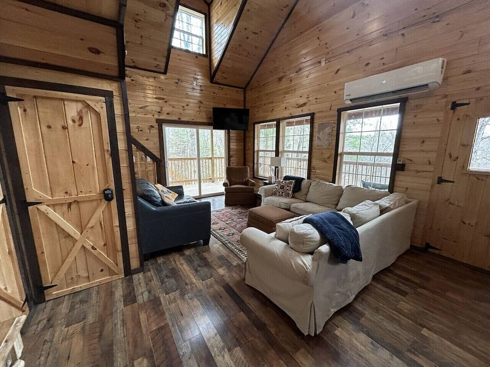 Wifi & Hot Tub, Large Family - Climb On in Rrg!