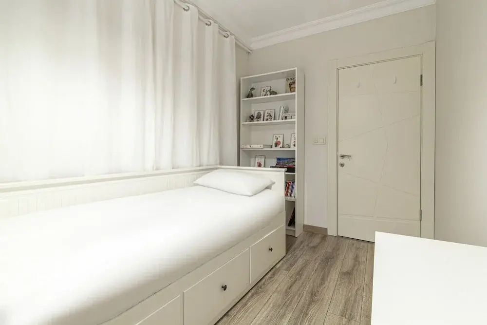 Vibrant and Central Flat with Balcony in Maltepe