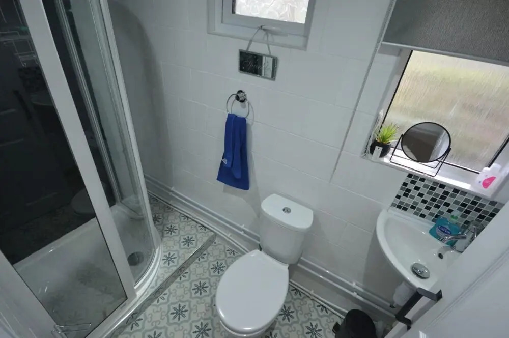 2-Bed Cabin Sleeps 4 -Small Pets Ok -Free Parking