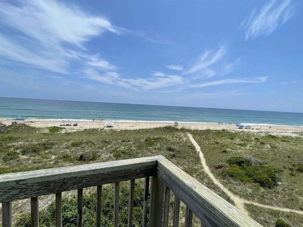 South Beach 4 Bedroom Cottage by RedAwning