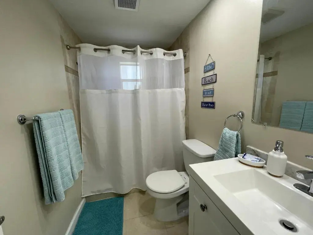 Studio right on the beach at Lauderdale By The Sea