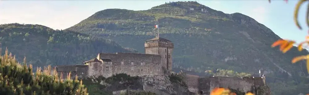 Logis Hôtel Castel de Mirambel