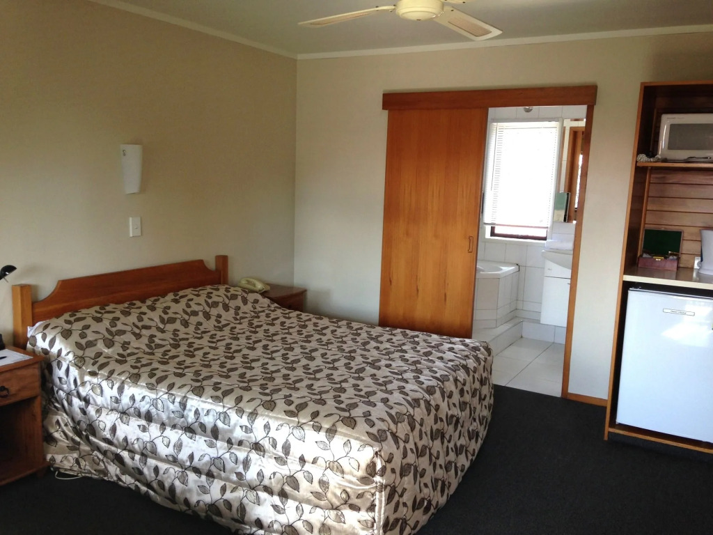 Grosvenor Motor Inn