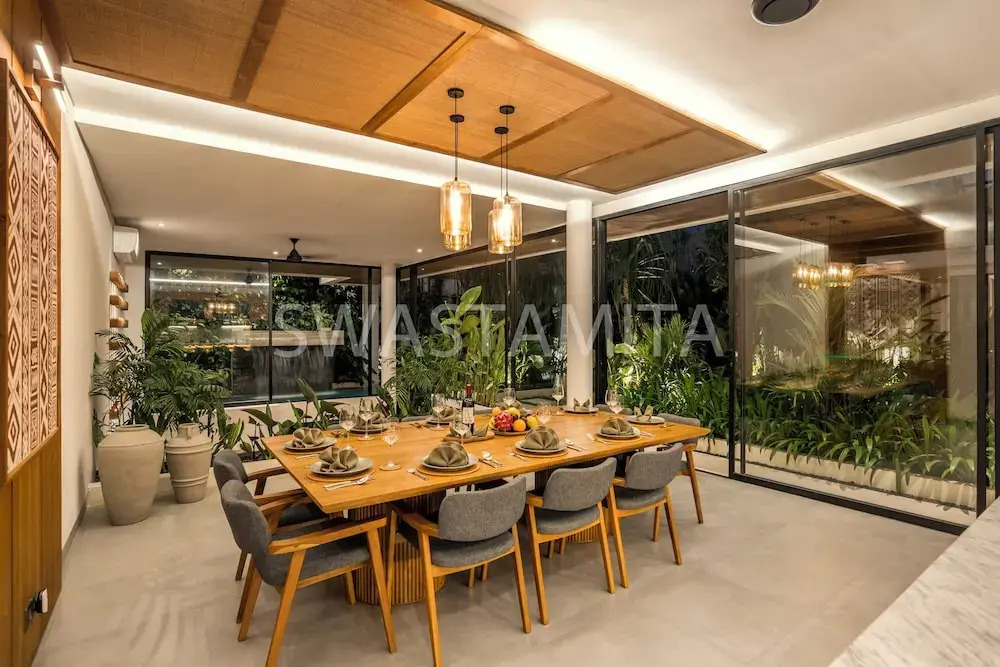 Brand new Luxury 5 br villa 200m to Brawah Beach
