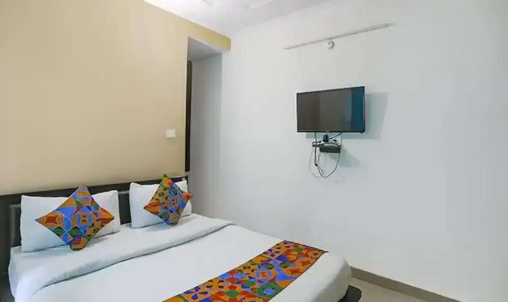 Lily Grand Hyderabad Gate by OYO Rooms