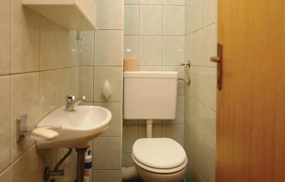 Amazing Apartment in Makarska With 5 Bedrooms and Wifi