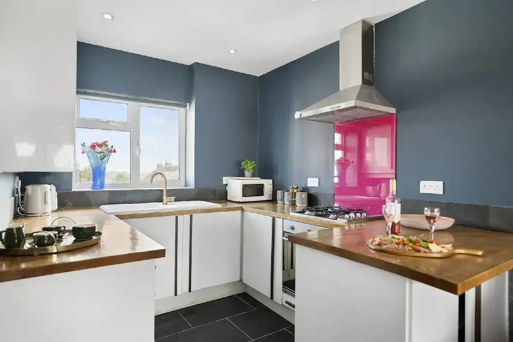The Beacon, 2 bed Flat in Herne Bay With Parking