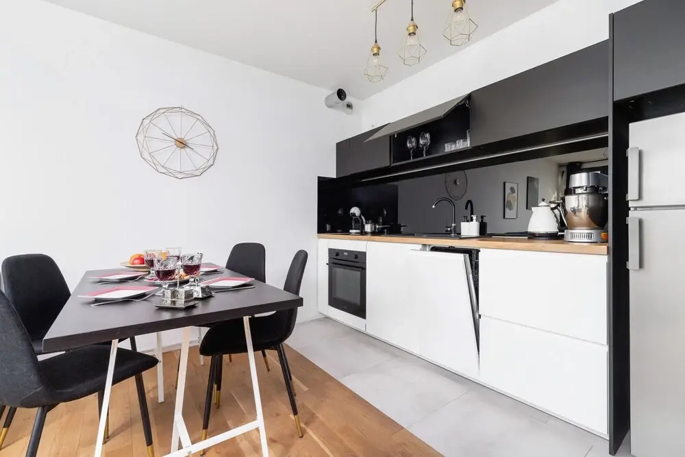 Riva Verona Apartment by Renters Prestige