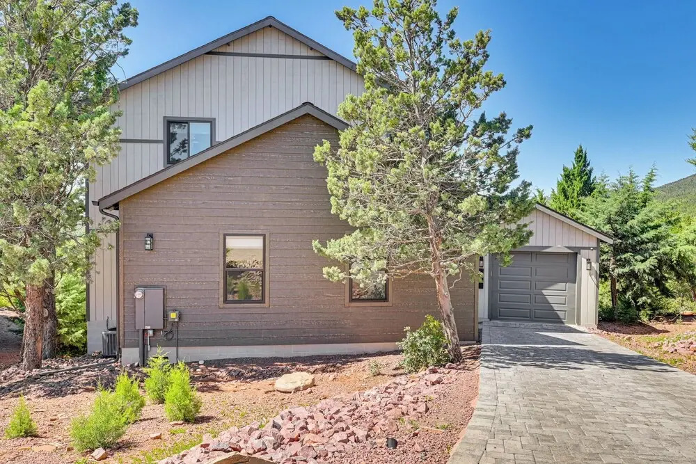 Views & Hot Tub: 'pineberry Modern' Luxury Home