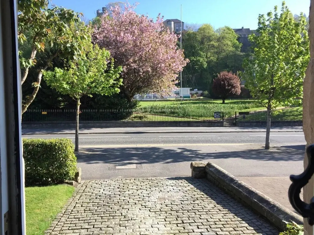 XV Albert Place