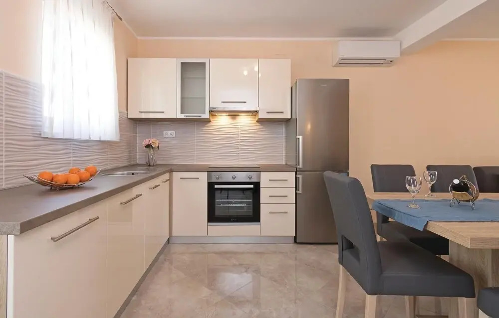 Four-Bedroom Holiday Home In Vodnjan