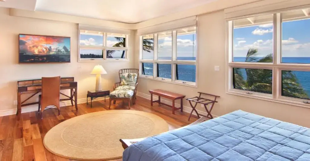 Whalers Cove Oceanfront Resort