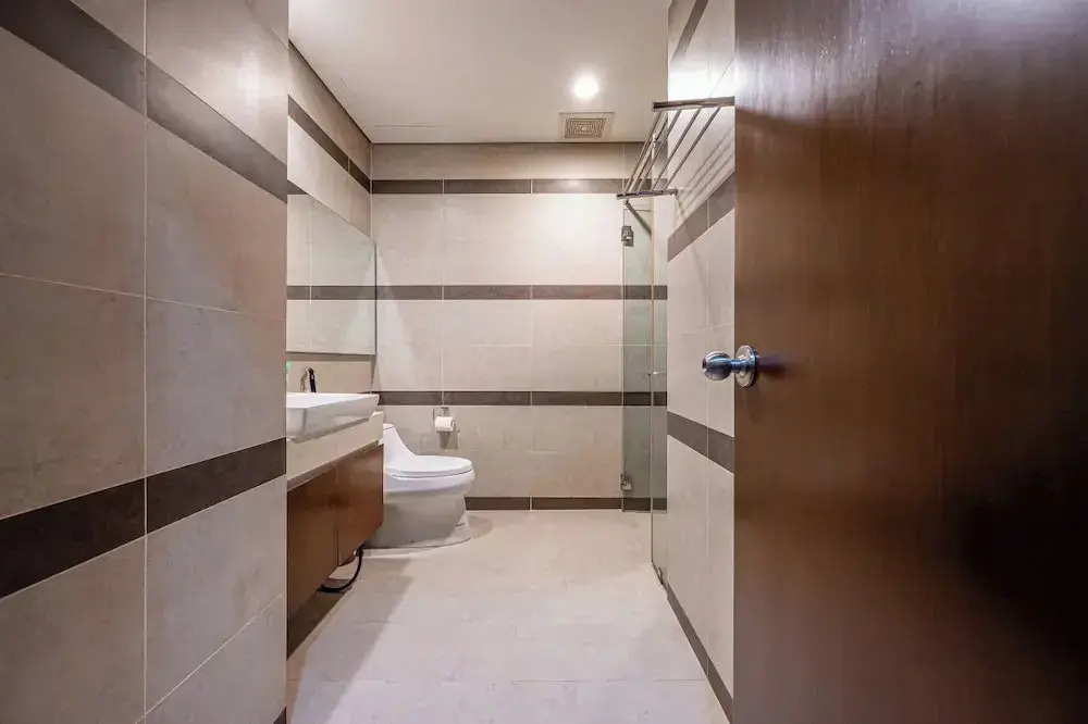 Pearl Plaza Luxury WiFi, Near Landmark 8 Apt, City View, Pool, Gym, Free