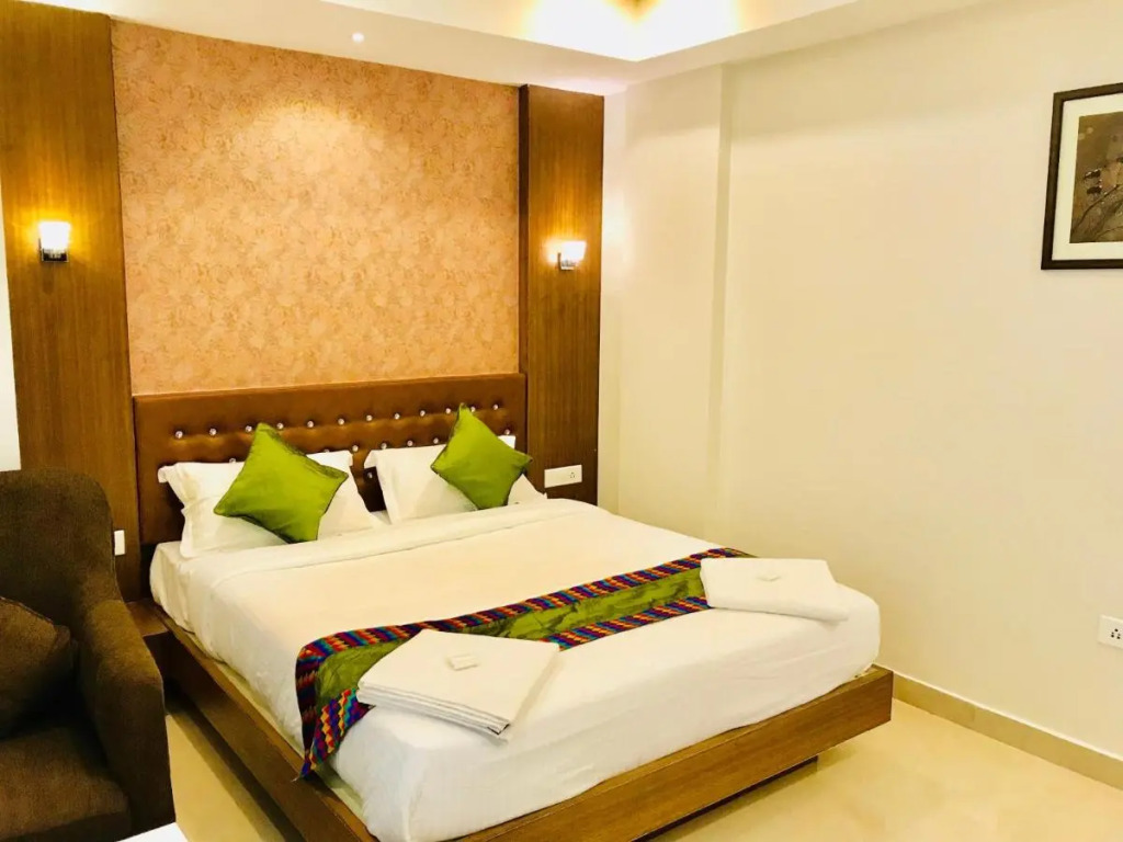 REGALIA INN &SUITES